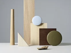 Muuto Dots Wood klädkrok, ljusblå