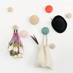 Muuto Dots Wood klädkrok, midnattsblå