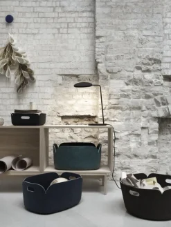 Muuto Dots Wood klädkrok, midnattsblå