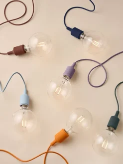 Muuto E27 LED pendellampa, djupröd