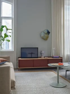 Muuto Enfold sideboard, 186 cm, låg, ek - djupröd