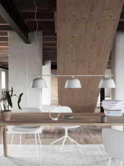 Muuto Fiber stol, rörram, vit