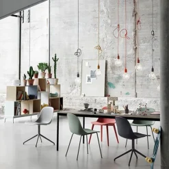 Muuto Fiber stol, snurrfunktion, konjaksfärgat läder - svart