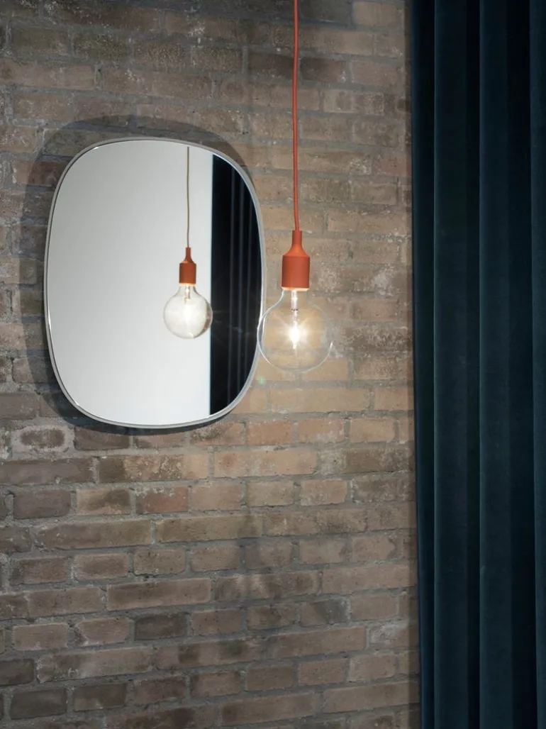 Muuto Framed spegel, liten, grå