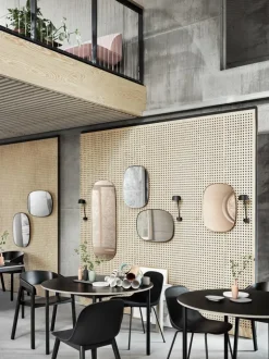 Muuto Framed spegel, liten, brungrå