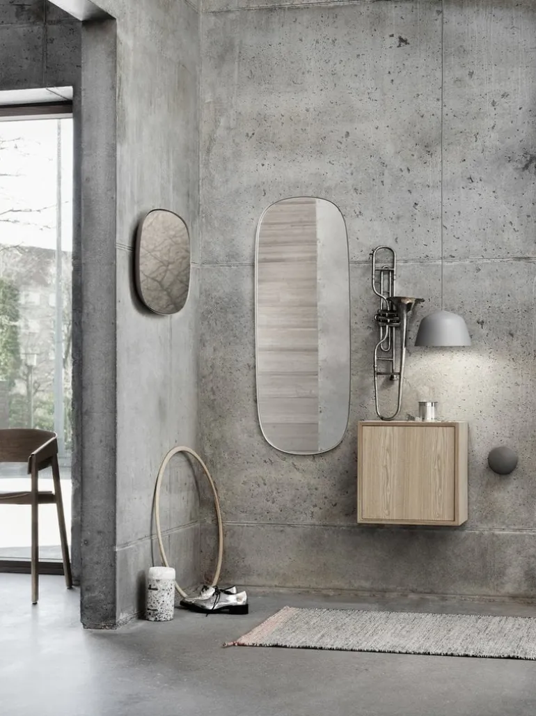 Muuto Framed spegel, liten, brungrå