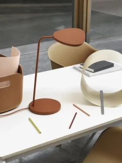 Muuto Leaf bordslampa, kopparbrun