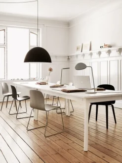 Muuto Leaf bordslampa, svart