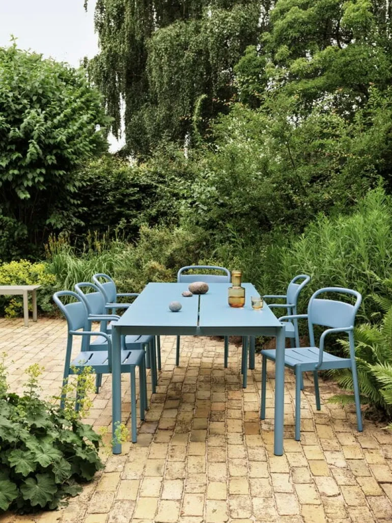 Muuto Linear Steel bord, 140 x 75 cm, blekblå