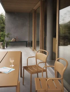 Muuto Linear Steel karmstol, burnt orange