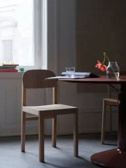 Muuto Midst bord, 120 cm, mörkröd linoleum - mörkröd