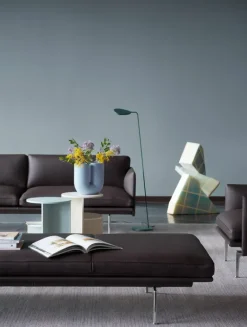 Muuto Outline dagbädd, cognacsfärgat läder - svart