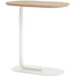 Muuto Relate sidobord 60,5 cm, massiv ek - naturvit