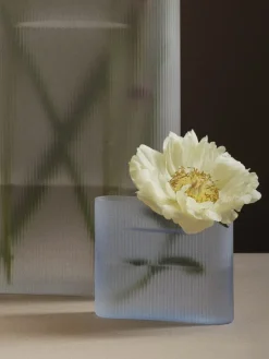 Muuto Ridge vas, 16,5 cm, ljusblå frostat glas