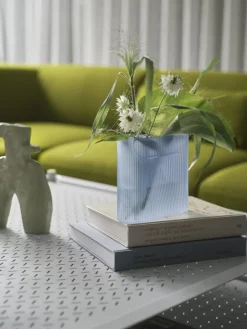 Muuto Ridge vas, 16,5 cm, ljusblå frostat glas