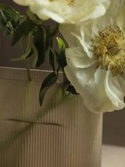 Muuto Ridge vas, 35 cm, taupe frostat glas