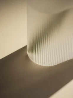 Muuto Ridge vas, 35 cm, vit frostat glas