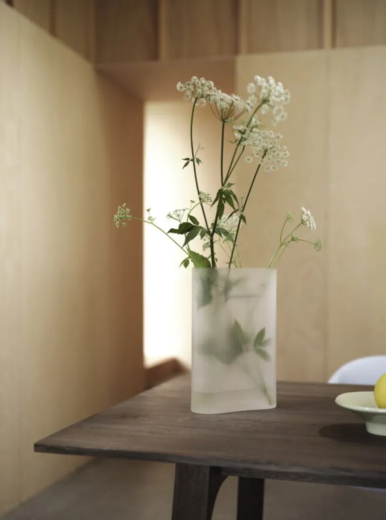 Muuto Ridge vas, 35 cm, vit frostat glas