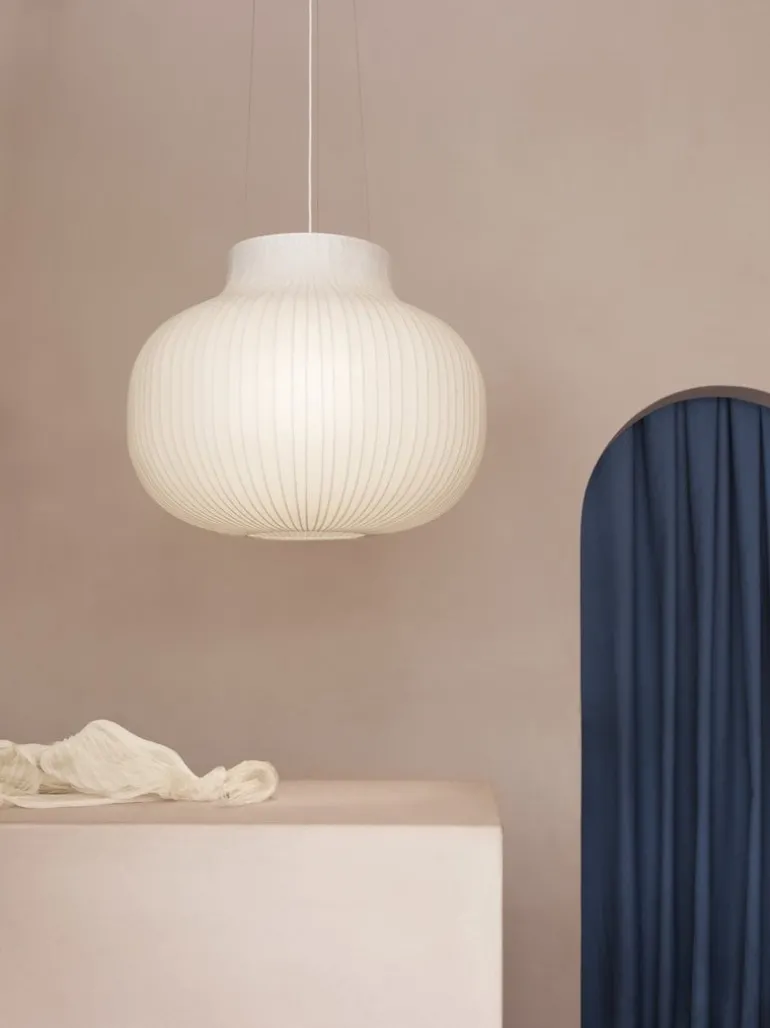 Muuto Strand stängd pendellampa, 60 cm