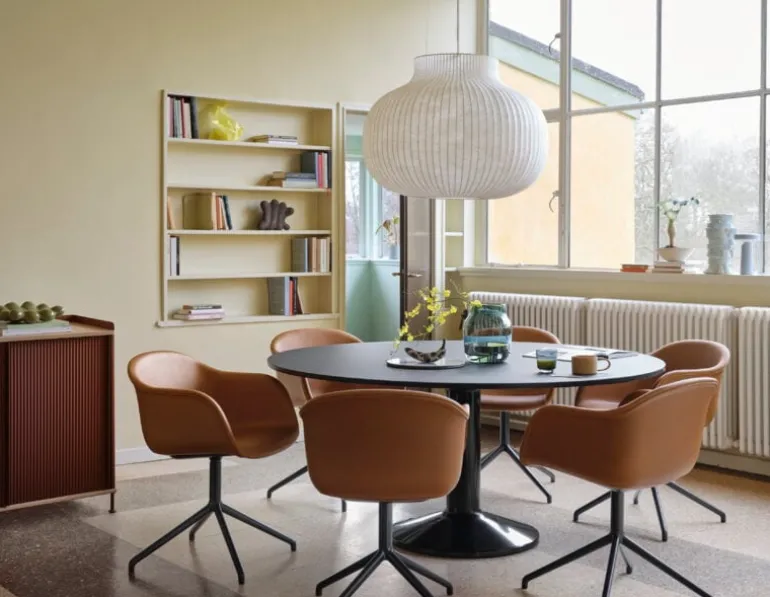 Muuto Strand stängd pendellampa, 60 cm