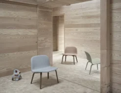 Muuto Visu fåtölj, ek - konjaksfärgat läder