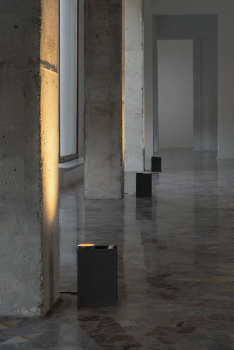 Nemo Lighting Plint golv-/bordslampa, svart