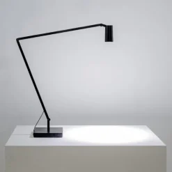 Nemo Lighting Untitled Linear bordslampa med bordsbas