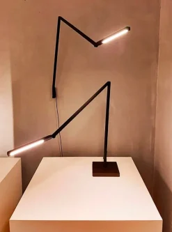 Nemo Lighting Untitled Linear bordslampa med bordsbas