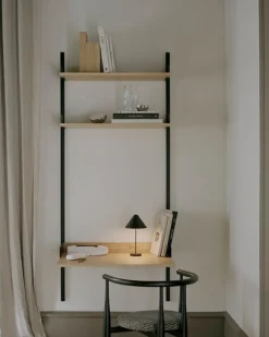 New Works Brolly bärbar bordslampa, svart stål