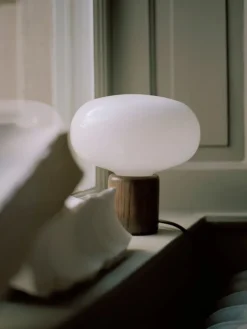 New Works Karl-Johan bordslampa, ek