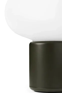 New Works Karl-Johan bärbar bordslampa, skogsgrön
