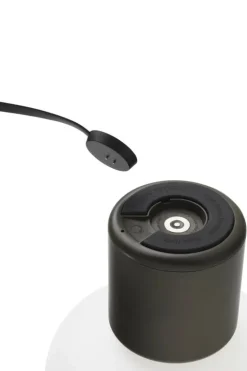 New Works Karl-Johan bärbar bordslampa, skogsgrön