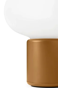 New Works Karl-Johan bärbar bordslampa, ockragul