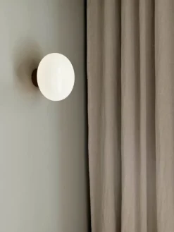 New Works Karl-Johan vägglampa, ek