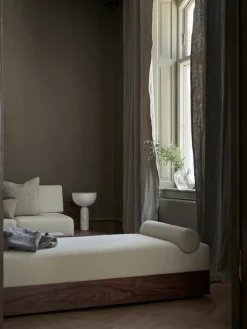 New Works Kizu bordslampa, stor, vit marmor