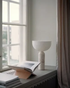 New Works Kizu bordslampa, stor, Kunis Breccia-marmor