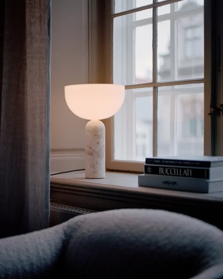 New Works Kizu bordslampa, stor, Kunis Breccia-marmor