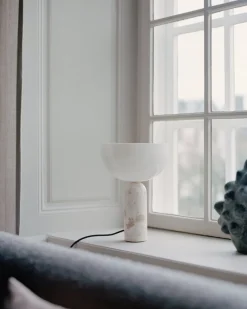 New Works Kizu bordslampa, liten, Kunis Breccia-marmor