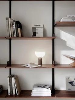 New Works Kizu bärbar bordslampa, Gris du Marais-marmor