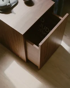 New Works Mass sidobord med låda, valnöt