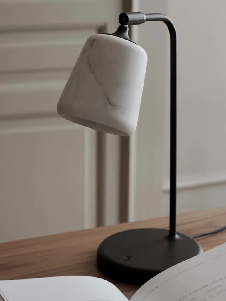 New Works Material bordslampa, The Black Sheep Edition, vit marmor