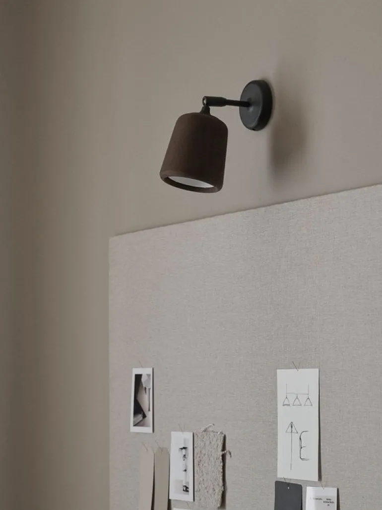 New Works Material vägglampa, rökt ek