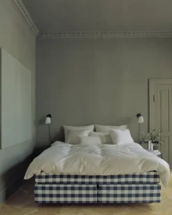 New Works Material vägglampa, opalglas