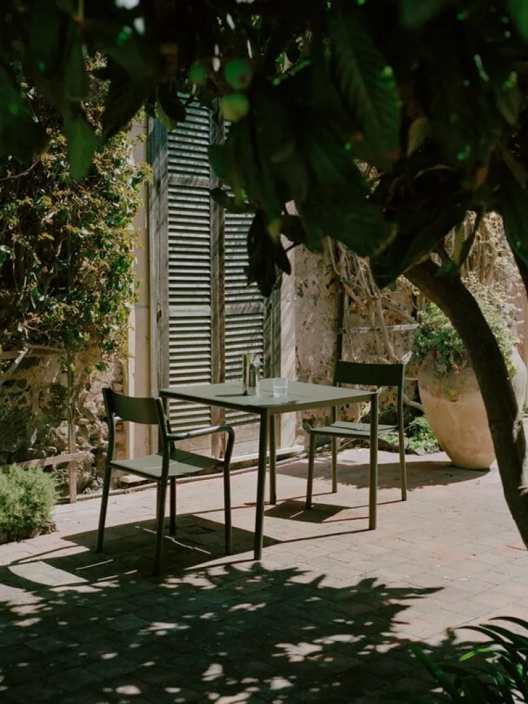 New Works May bord, 85 x 85 cm, mörkgrön