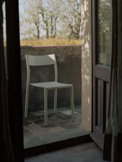 New Works May stol, ljusgrå