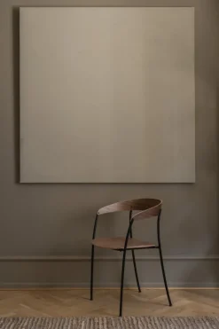 New Works Missing karmstol, lackerad valnöt - svart