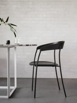 New Works Missing karmstol, svart