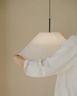 New Works Nebra pendellampa, liten, vit