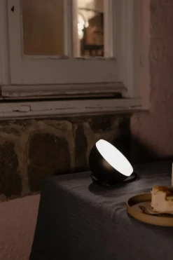 New Works Sphere bärbar lampa, mörk brons