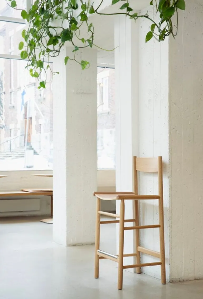 Nikari Akademia High, barstol, 75 cm, lackad ek